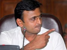 కారును కొనడానికి ప్రజల సొమ్ము వాడుకోండి: అఖిలేష్ యాదవ్