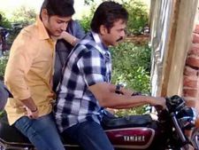 యమహా ఆర్ఎక్స్135 బైక్‌పై విక్టరీ వెంకటేష్, ప్రిన్స్ మహేష్
