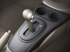 రెనో స్కాలా ఆటోమేటిక్ వేరియంట్ విడుదల - ధరలు