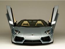 భారత్‌లో అవెంటేడర్ రోడ్‌స్టర్‌ను విడుదల చేసిన లాంబోర్గినీ