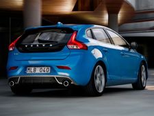 లగ్జరీ కార్ వార్: హ్యాచ్‌బ్యాక్‌లతో హల్‌‌చల్ చేయనున్న కంపెనీలు