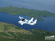 ఫ్లయింగ్ కారు మొట్టమొదటి పబ్లిక్ ఫ్లయింగ్ సక్సెస్