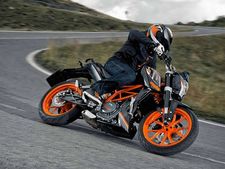 కెటిఎమ్ డ్యూక్ 390 స్పోర్ట్స్ బైక్ కోసం కొత్త కలర్ ఆప్షన్