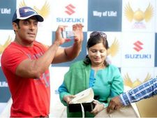 సల్మాన్ ఖాన్ కోసం అద్భుతమైన హ్యాండ్-క్రాఫ్టెడ్ సుజుకి జిఎస్ఎక్స్-ఆర్1000జెడ్