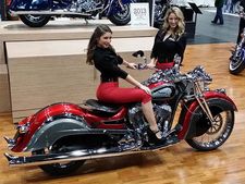 జెన్యూన్ ఇండియన్ యాక్ససరీస్‌తో ఇండియన్ బిగ్ చీఫ్ కస్టమ్