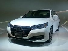 ఆటో ఎక్స్‌పో 2014: హోండా అకార్డ్ హైబ్రిడ్ ఆవిష్కరణ