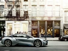 జులై 2014 నుంచి బిఎమ్‌డబ్ల్యూ ఐ8 హైబ్రిడ్ కారు డెలివరీలు