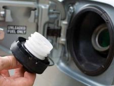 స్విఫ్ట్, ఎర్టిగా కార్లలో కూడా ఫ్యూయెల్ ఫిల్లర్ నెక్ సమస్య