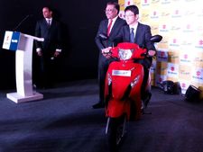 బెంగుళూరులో సుజుకి లెట్స్ 110సీసీ స్కూటర్ విడుదల