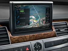 యాపిల్ కార్ ప్లేకి పోటీగా ఆండ్రాయిడ్ ఆటో కార్ ఇన్ఫోటైన్‌మెంట్