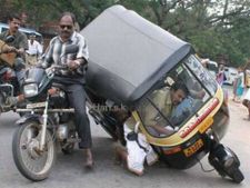 ఫొటోలు: స్ట్రేంజ్ ఆటోమొబైల్ యాక్సిడెంట్స్
