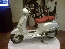 లిమిటెడ్ ఎడిషన్ వెస్పా ఎలిగాంట్ స్కూటర్ ఆవిష్కరణ