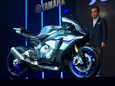 2015 యమహా ఆర్1, ఆర్1ఎమ్ మోటార్‌సైకిళ్ల ఆవిష్కరణ