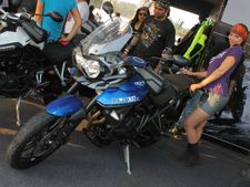 ఇండియా బైక్ వీక్ 2015: ట్రైయంప్ మోటార్‌సైకిళ్ల ప్రదర్శన