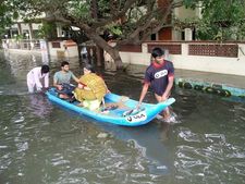  చెన్నైలోని వరద ప్రాంతాల్లో పడవల ద్వారా ఉచిత సేవలు అందిస్తున్న ఓలా