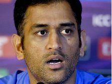 భారీ మొత్తంలో ట్యాక్స్ చెల్లించిన ధోని: అసలేమైంది