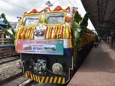 ధర్మవరం నుండి విజయవాడకు షురూ అయిన రైలు సేవలు 