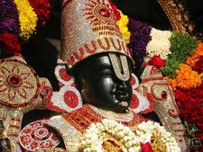 వెంకన్నకు రెండు కోట్లు రుపాయలు సమర్పించిన టీవీఎస్ మోటార్స్ 