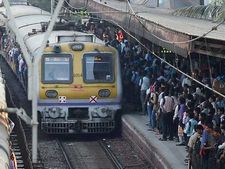 ఇండియాలో అత్యంత రద్దీగా ఉండే రైల్వే స్టేషన్లు 