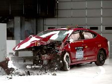 2017 హ్యుందాయ్ ఎలంట్రా సేఫ్: అతి త్వరలో విడుదల 