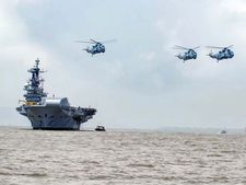 55 ఏళ్ల సేవ: ప్రపంచపు అతి పురాతణ యుద్ద విమాన వాహక నౌక విరాట్‌కు వీడ్కోలు