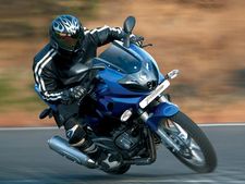 పల్సర్ 220ఎఫ్ అప్‌డేటెడ్ ఎడిషన్ విడుదల: ధర రూ. 91,201 లు