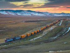 లండన్‌కు మొదటి సరకు రవాణా రైలును ప్రారంభించిన చైనా