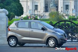 క్విడ్‌ను అనుసరిస్తున్న రెడి గో