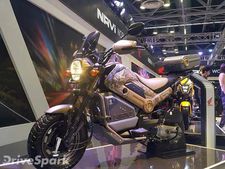 హోండా నుండి అడ్వెంచర్ మరియు క్రోమ్ ఎడిషన్ నవీ