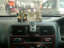 ఇక మీదట కారు డ్యాష్ బోర్డులో దేవుని ప్రతిమలు ఉంచకూడదట..!!