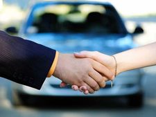 మీ కార్ రీసేల్ వ్యాల్యూని పెంచుకోవడానికి చిట్కాలు