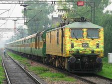 ఇండియన్ రైల్వేలో అత్యంత వేగంతో ప్రయాణించే 10 హై-స్పీడ్ ఎక్స్‌ప్రెస్ రైళ్లు