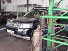 మారుతి డీలర్ వద్ద ధోని ల్యాండ్ రోవర్ ఎందుకు ఉంది? వివరంగా...