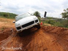 పోర్షే కయీన్ మరియు మకన్ ఎస్‌యూవీల ఆఫ్ రోడింగ్ రివ్యూ