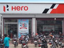 ఒక్క రోజులో మూడు లక్షల టూ వీలర్లను విక్రయించిన హీరో