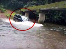 నదుల్ని సైతం లెక్కచేయని టాటా ఎస్‌యూవీ: వీడియో..!!