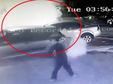 మెర్సిడెస్‌లో వచ్చి వోక్స్‌వ్యాగన్ వెంటో కారుకు నిప్పటించారు