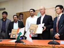 అమరావతికి టయోటా ఎలక్ట్రిక్ బస్సులు: పరస్పర ఒప్పందం కుదుర్చుకున్న ఏపి-టయోటా