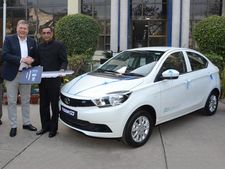 ఫస్ట్ బ్యాచ్ టిగోర్ ఎలక్ట్రిక్ కార్లను EESL కు డెలివరీ ఇచ్చిన టాటా మోటార్స్