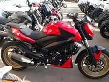 కొత్త కలర్ ఆప్షన్స్‌లో డీలర్లను చేరిన బజాజ్ డామినర్ 400