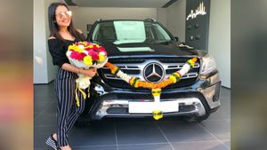 సింగర్ నేహా కక్కర్ ఖాతాలో ఖరీదైన మెర్సిడెస్