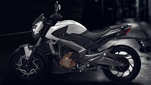 డామినర్ నాన్-ఏబిఎస్ వేరియంట్‌ను మార్కెట్ నుండి తొలగించిన బజాజ్