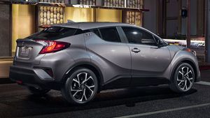 జీప్ కంపాస్‌కు ఊహించని సవాల్ విసిరిన టయోటా 