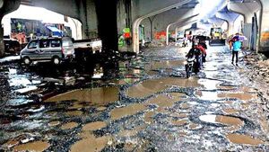 వందలాది మందిని మింగేస్తున్న గతుకులు రోడ్లు: రోజుకు 10 మంది మృతి