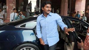 సెలబ్రిటీలనే ఔరా అనిపిస్తున్న రాజకీయ నాయకుల కార్లు