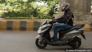భారతదేశపు తొలి మ్యాక్సీ-స్కూటర్: సుజుకి బర్గ్‌మ్యాన్ స్ట్రీట్ రివ్యూ