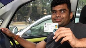 డిఎల్ పొందటంలో సక్సస్ సాధించిన మొదటి మోనోక్యులర్ దృష్టి వ్యక్తి