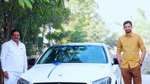  బెంజ్ కార్ తో తండ్రిని సర్ప్రైజ్ చేసిన కొడుకు