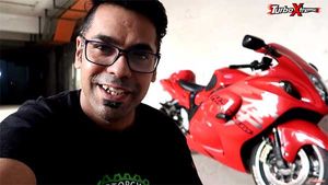 సూపర్ బైక్ తో... పాప్ కార్న్ నా... ఎలాచేసారు?[వీడియో] 