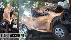 టాటా టియాగో లో ఇంత దారుణం జరిగినా ప్రయాణికులు సురక్షితం !